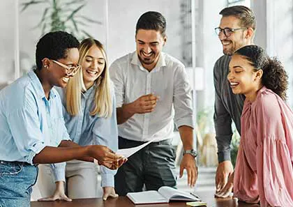 Gruppe von Mitarbeitern im B�ro