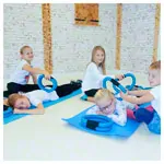 Image shows smovey neuroVIBE small/light swing ring, blue, pair