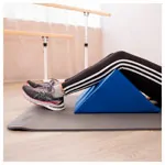 Image shows Leg support triangle, LxWxH 45x45x22.5 cm