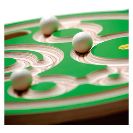 Track board satellite with 3 balls