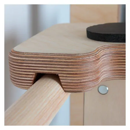 Pedalo dip bar for wall bars