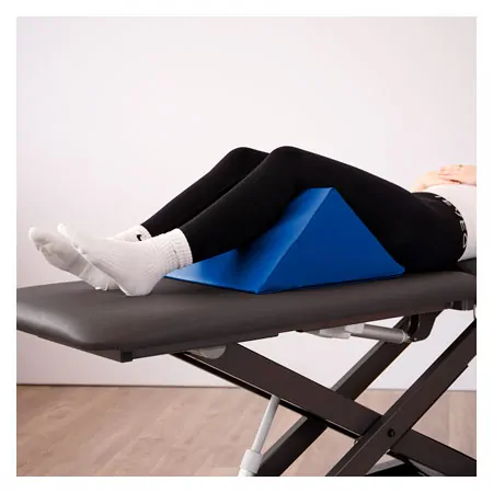 Leg support triangle, LxWxH 45x45x22.5 cm