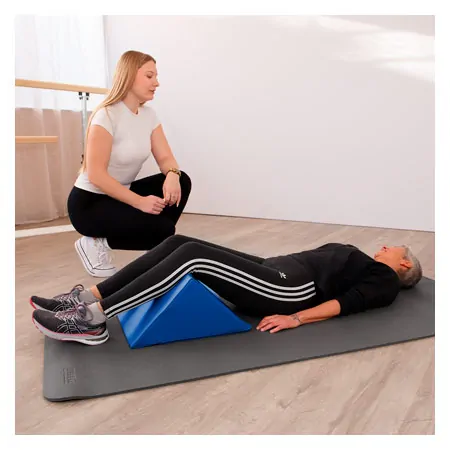 Leg support triangle, LxWxH 45x45x22.5 cm