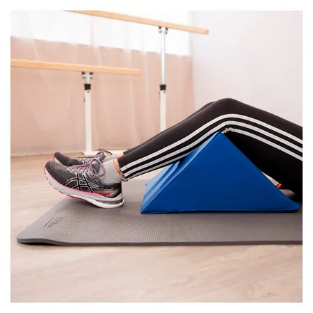 Leg support triangle, LxWxH 45x45x22.5 cm