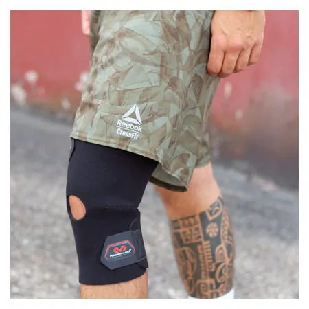 McDavid Knee Support with kneecap opening made of neoprene, One Size