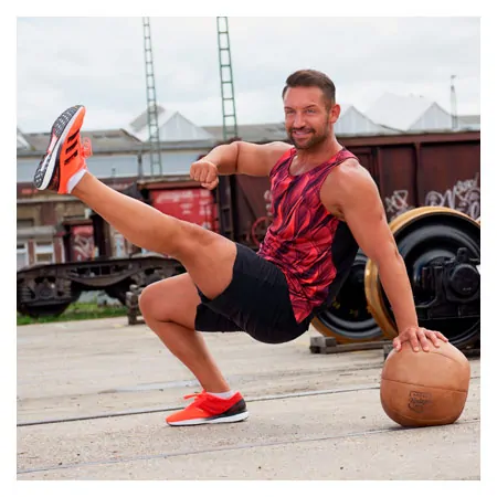 ARTZT Vintage Series leather medicine ball, 5 kg